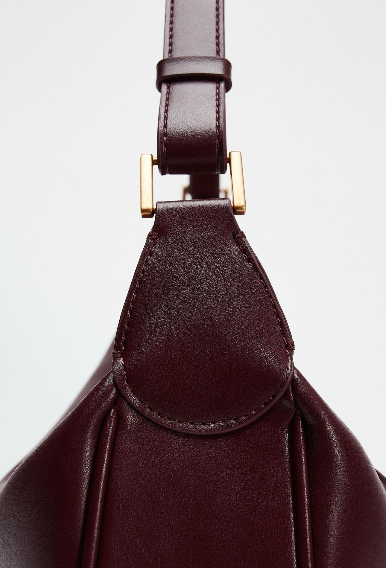 Velar Bag in Burgundy