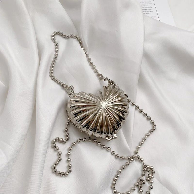 Amour Clutch in Silver