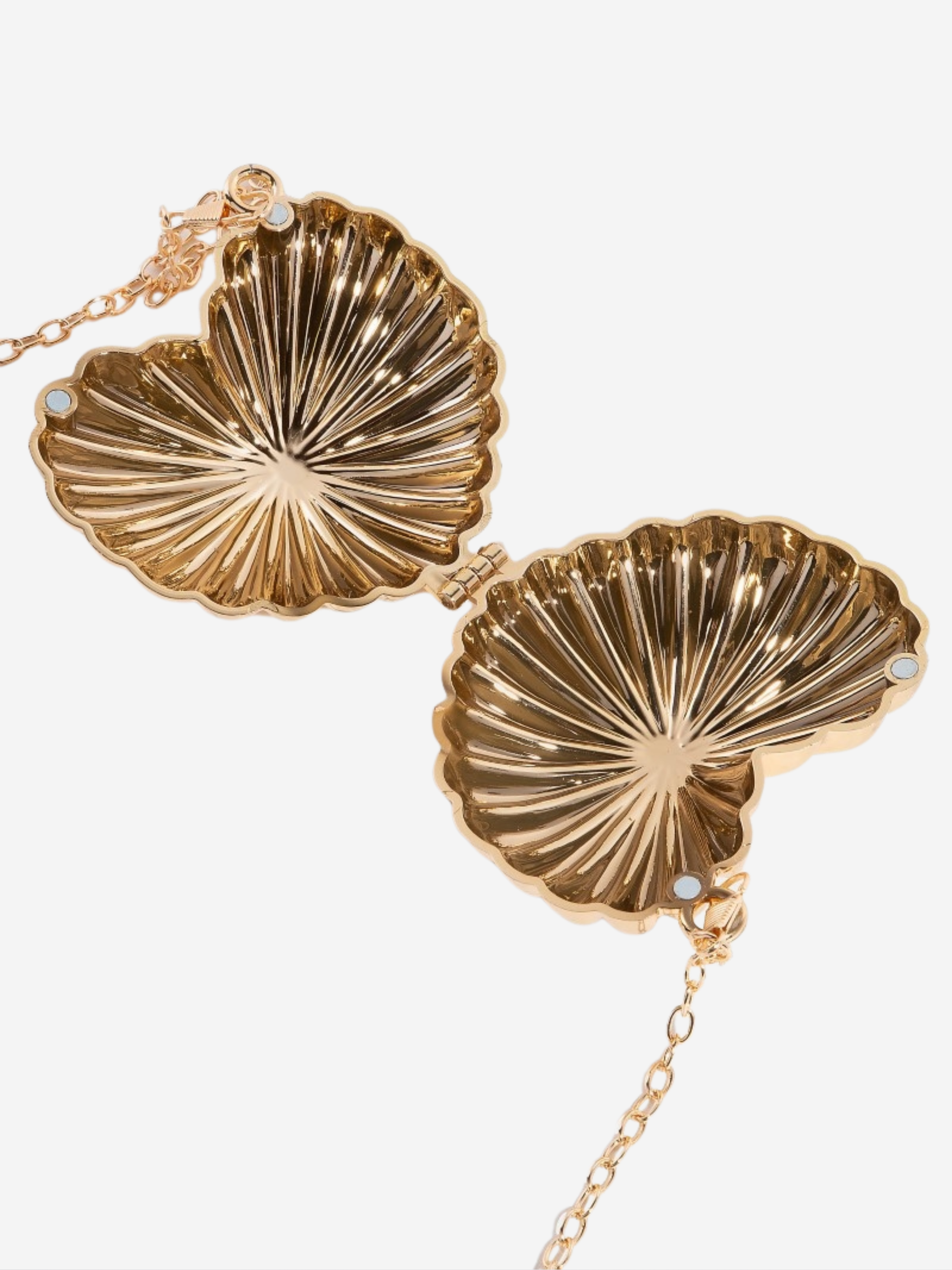 Amour Clutch in Golden