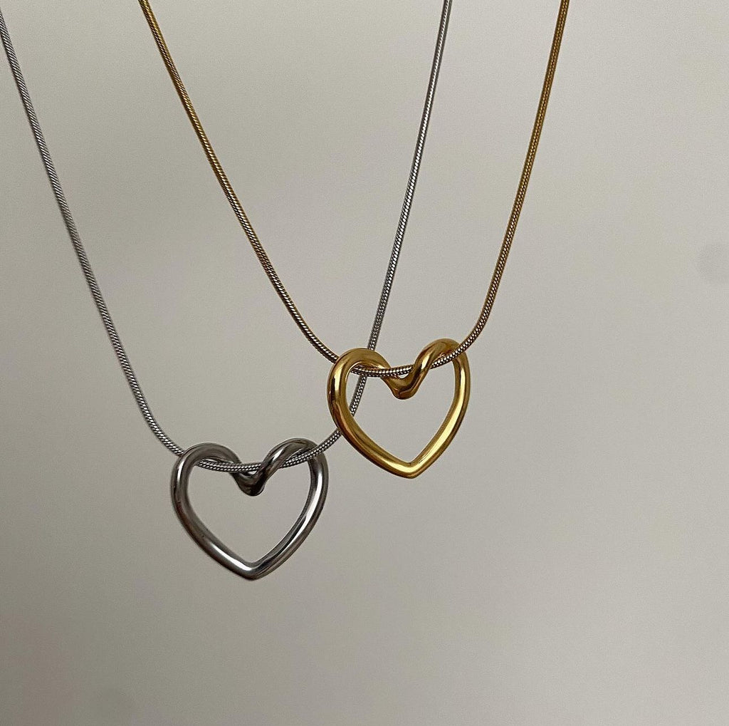 Amour Necklace in Silver