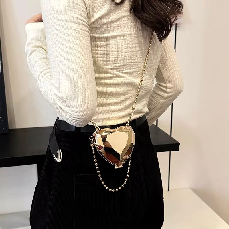 Alora Clutch in Golden