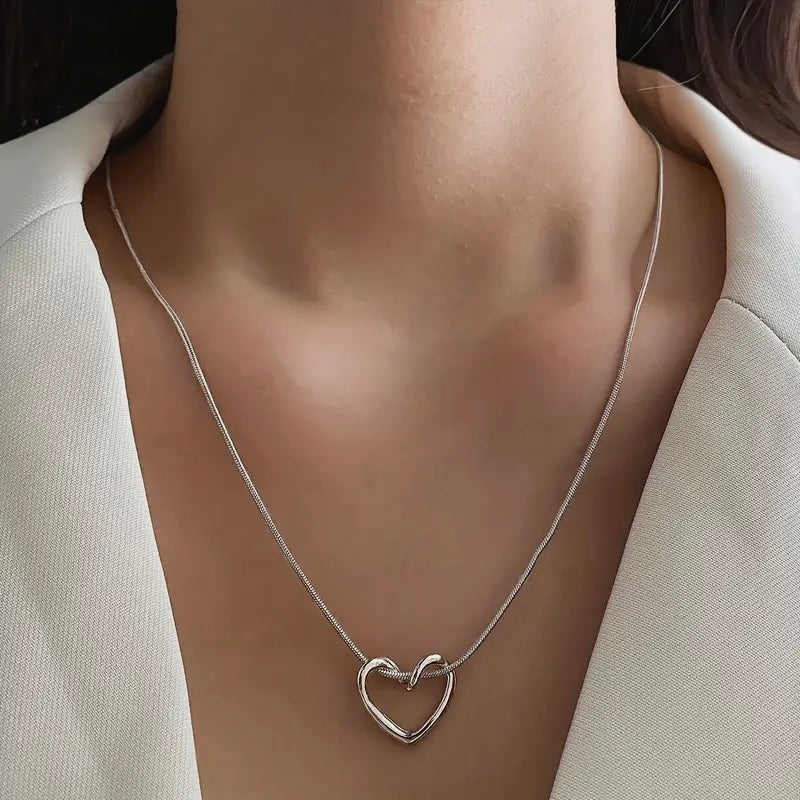 Amour Necklace in Silver