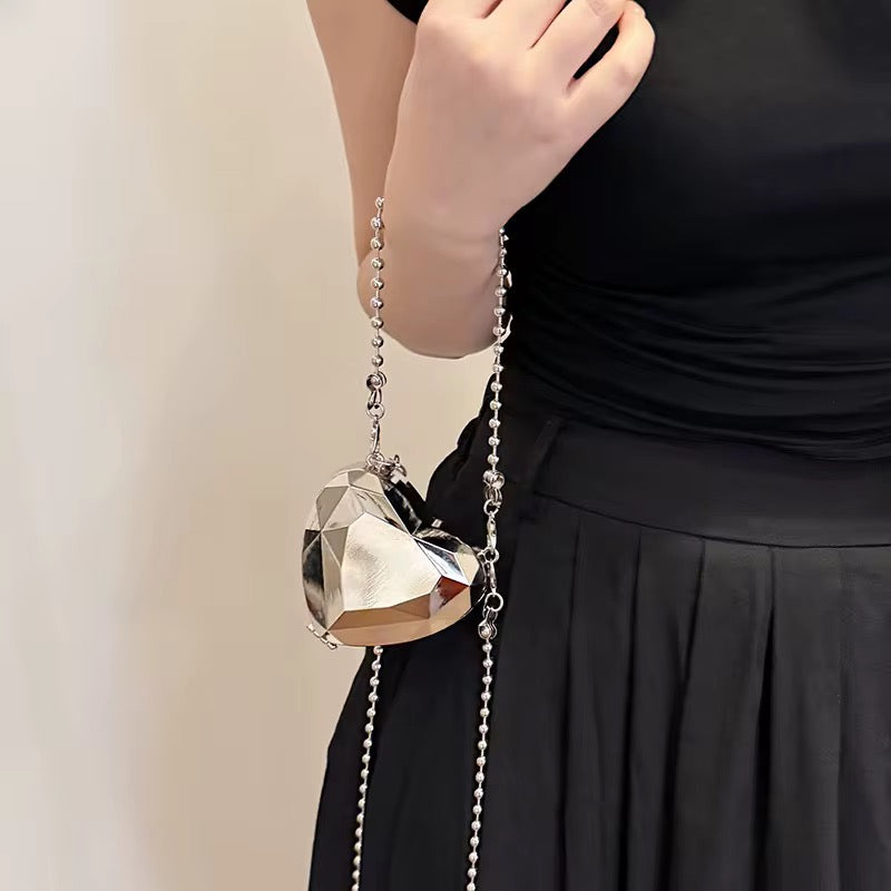 Alora Clutch in Golden
