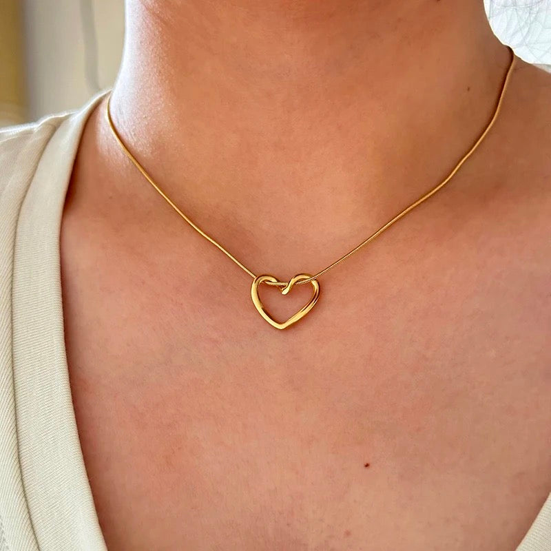 Amour Necklace