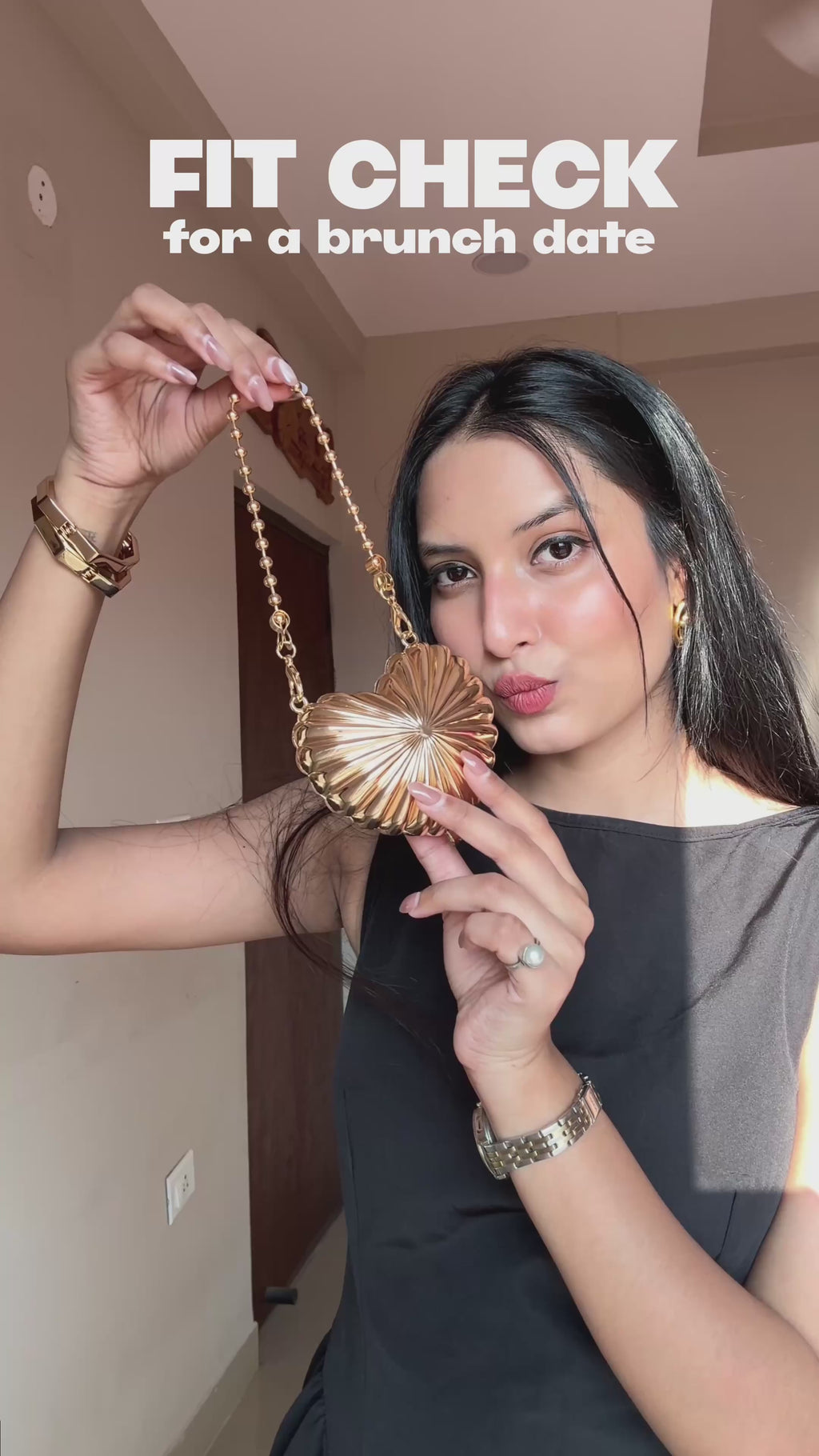 Amour Clutch in Golden