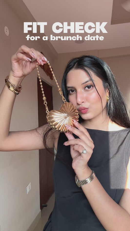 Amour Clutch in Golden